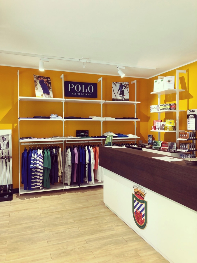 arredamento negozio abbigliamento sportivo golf club castelconturbia pro shop (15)